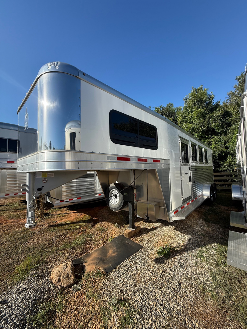 New 2024 Adam Excursion 4 Horse Slant Gooseneck Horse Trailer