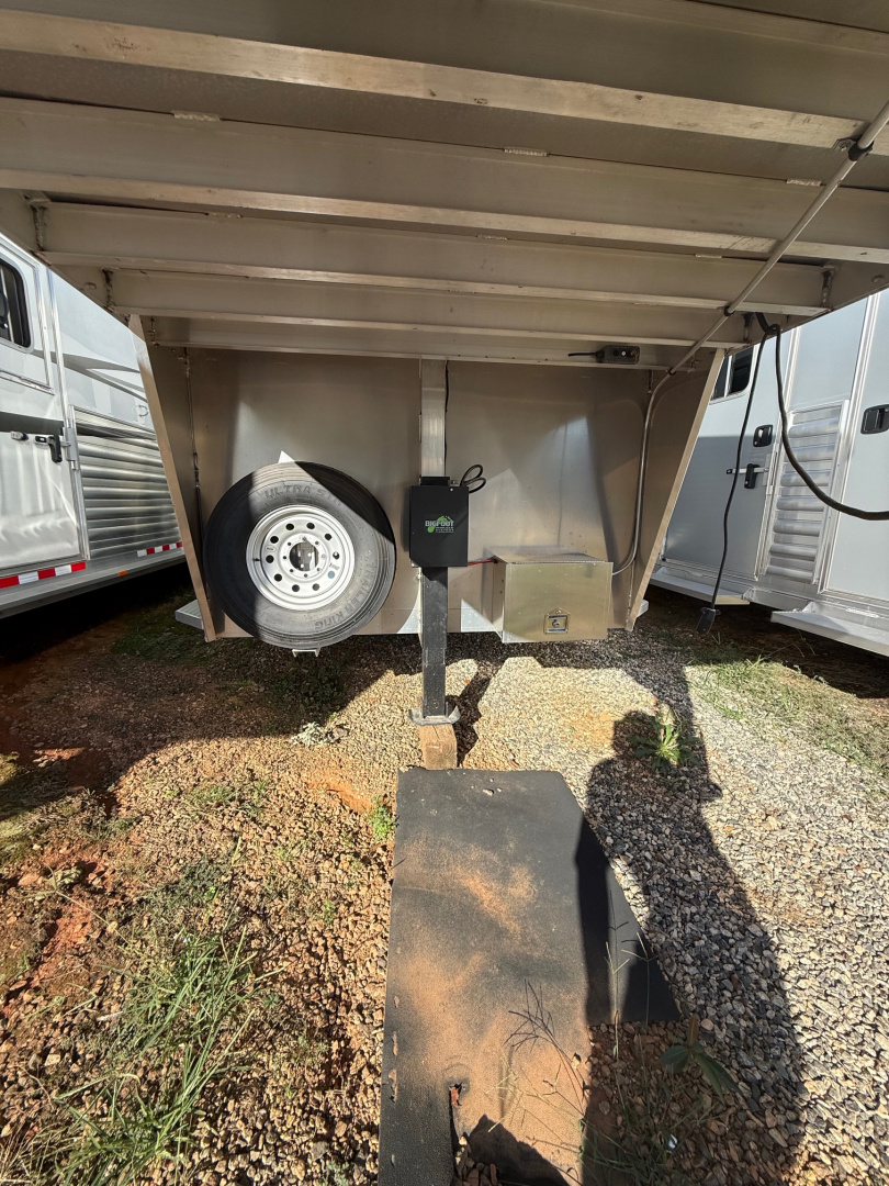 New 2024 Adam Excursion 4 Horse Slant Gooseneck Horse Trailer