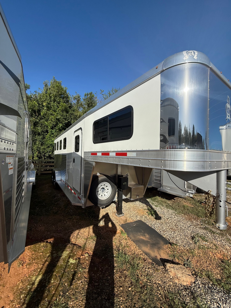 New 2024 Adam Excursion 4 Horse Slant Gooseneck Horse Trailer