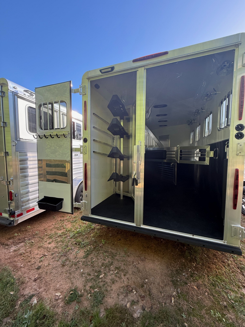 New 2024 Adam Excursion 4 Horse Slant Gooseneck Horse Trailer