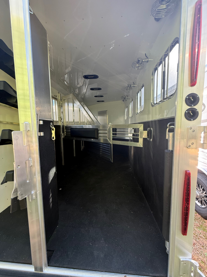 New 2024 Adam Excursion 4 Horse Slant Gooseneck Horse Trailer