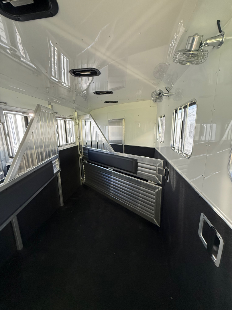 New 2024 Adam Excursion 4 Horse Slant Gooseneck Horse Trailer