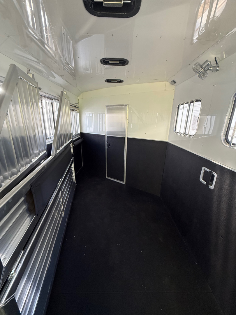 New 2024 Adam Excursion 4 Horse Slant Gooseneck Horse Trailer