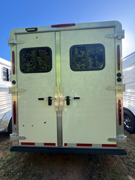 New 2024 Adam Excursion 4 Horse Slant Gooseneck Horse Trailer