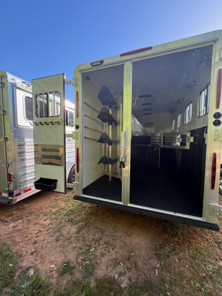 New 2024 Adam Excursion 4 Horse Slant Gooseneck Horse Trailer