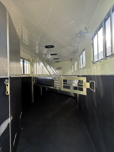 New 2024 Adam Excursion 4 Horse Slant Gooseneck Horse Trailer