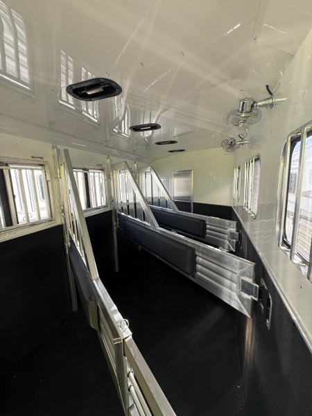 New 2024 Adam Excursion 4 Horse Slant Gooseneck Horse Trailer