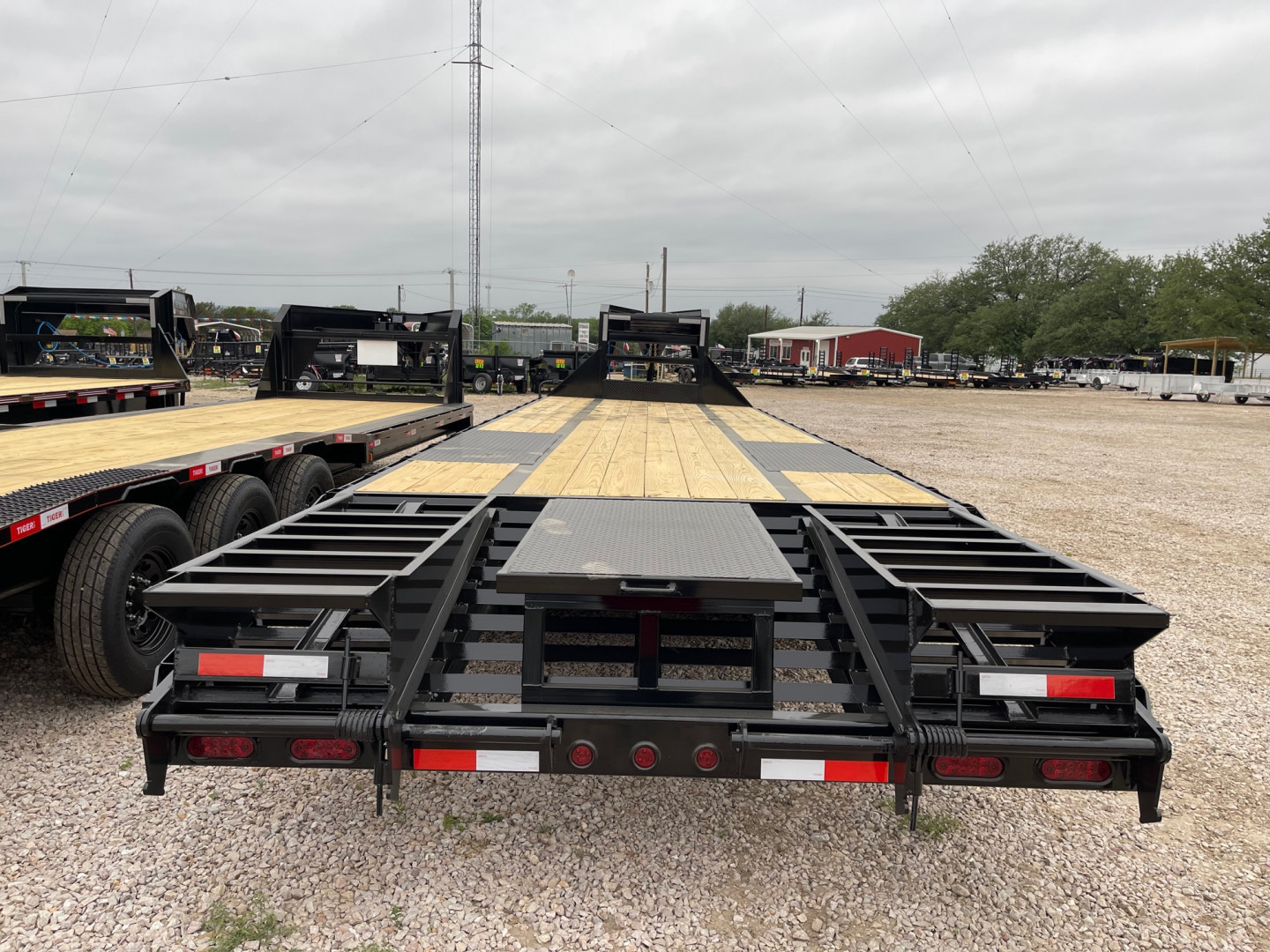 New 2025 Coffee Creek - Gooseneck Flatbed /Deckover Trailer 102"x 35'
