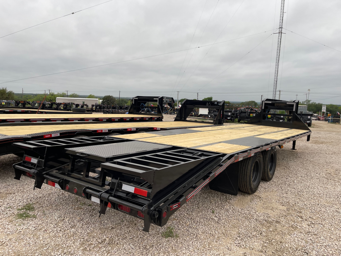 New 2025 Coffee Creek - Gooseneck Flatbed /Deckover Trailer 102"x 35'