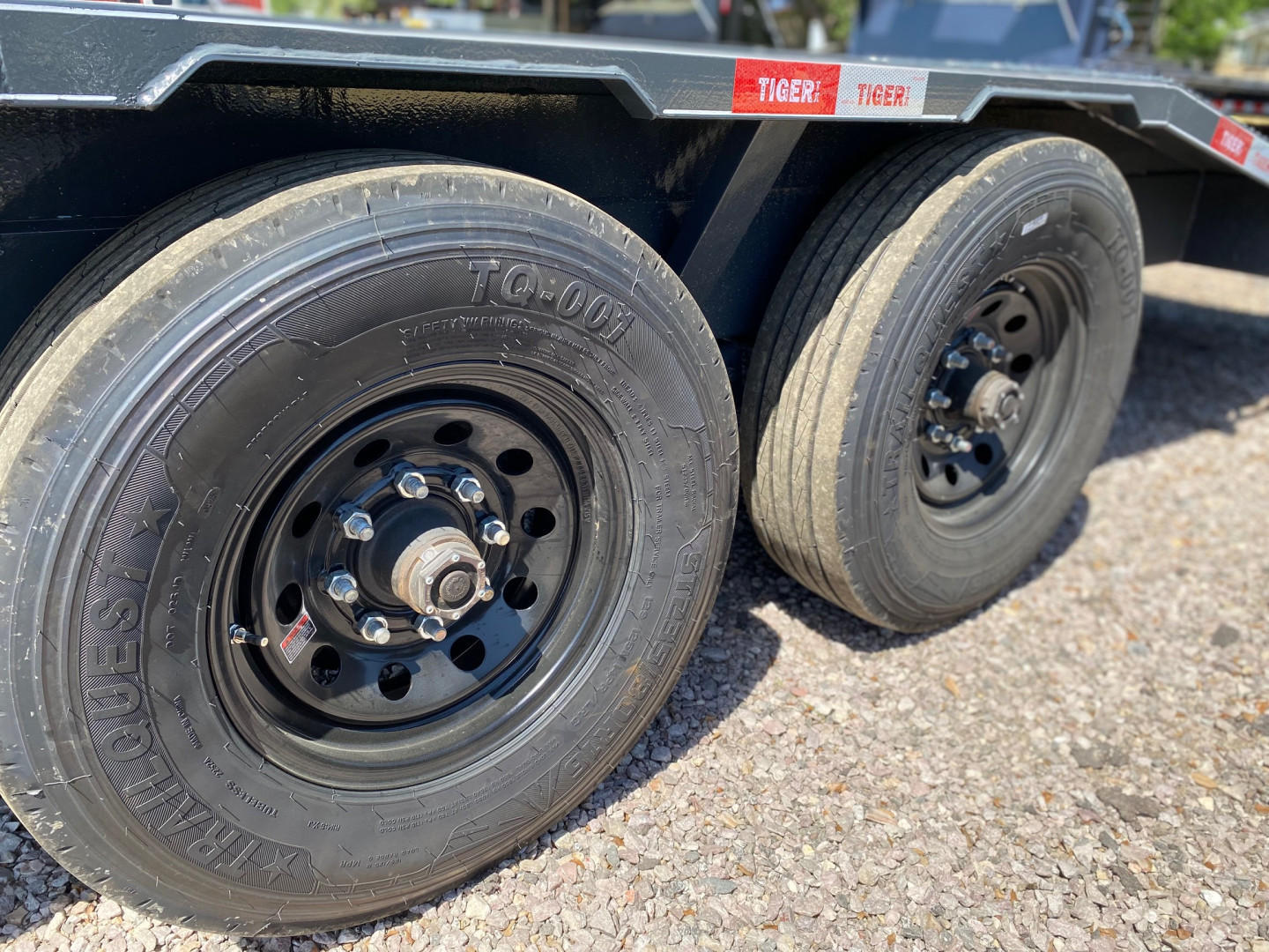 New 2025 Tiger Trailers - Gooseneck Drive Over Fender 102 x 30 Car Hauler