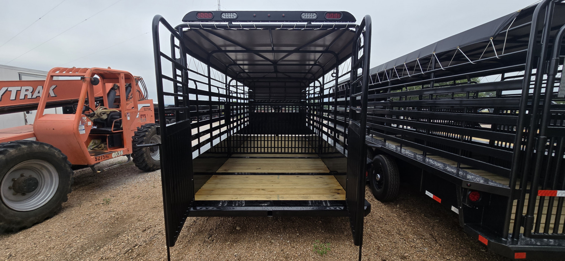New 2025 Delco Trailers - Gooseneck Livestock - 68 X 20 Stock / Stock Combo Trailer