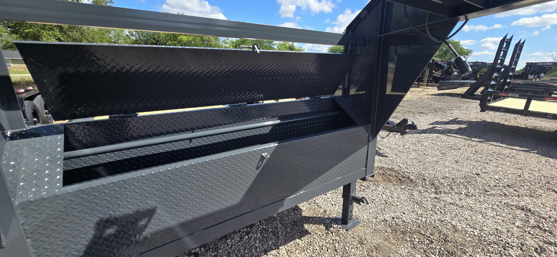 New 2025 Tiger - Gooseneck Drive Over Fender Trailer 102" x 26'