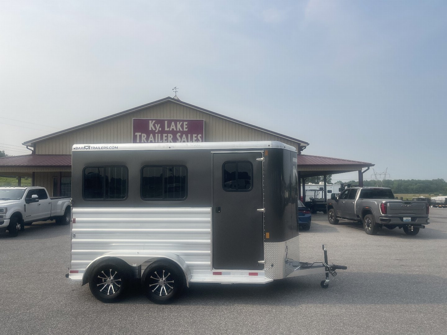 New 2025 Merhow Trailers ES720SL- BP Horse Trailer