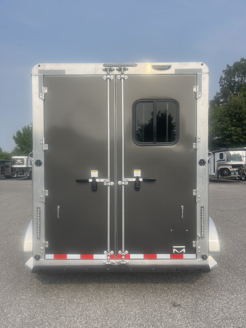 New 2025 Merhow Trailers ES720SL- BP Horse Trailer