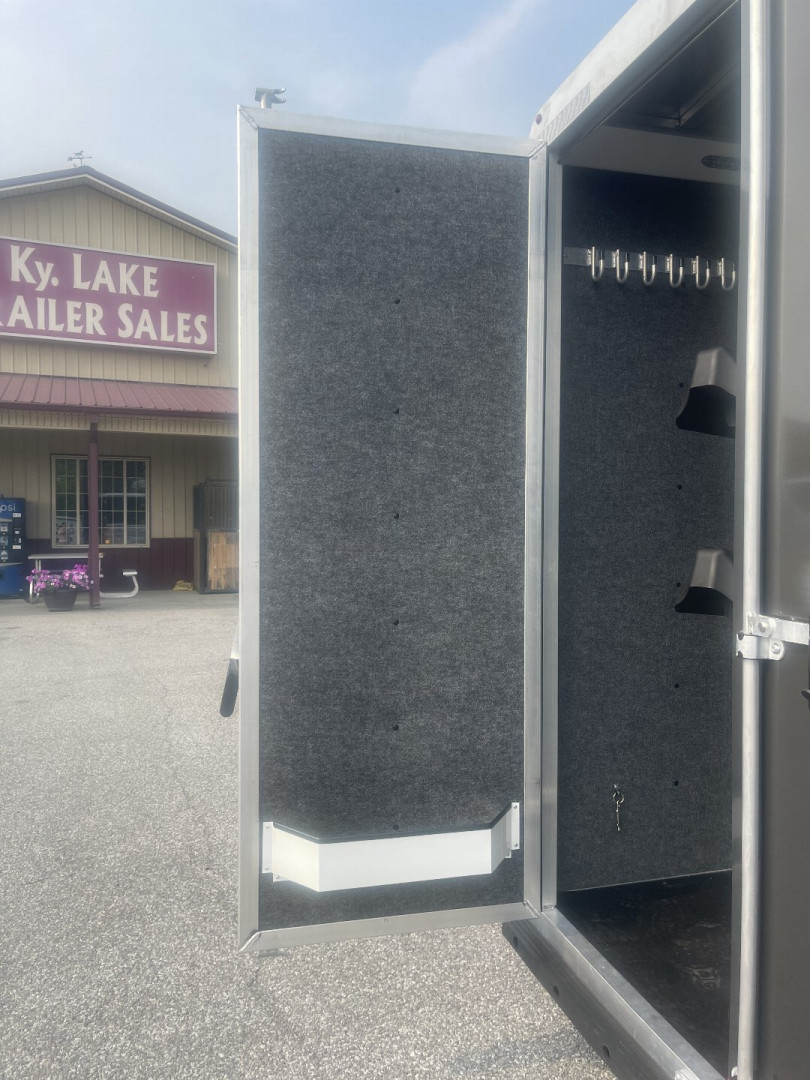 New 2025 Merhow Trailers ES720SL- BP Horse Trailer