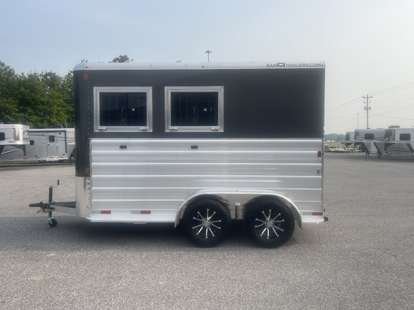 New 2025 Merhow Trailers ES720SL- BP Horse Trailer