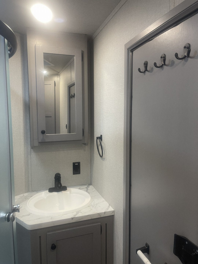 New 2025 BISON TRAILERS SV8313B.S.R. SLIDE