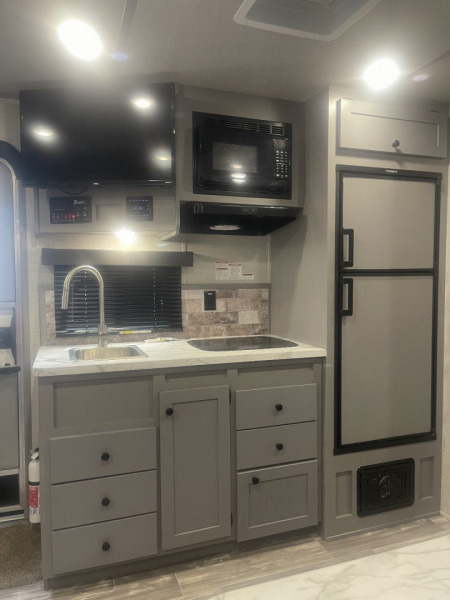 New 2025 BISON TRAILERS SV8313B.S.R. SLIDE