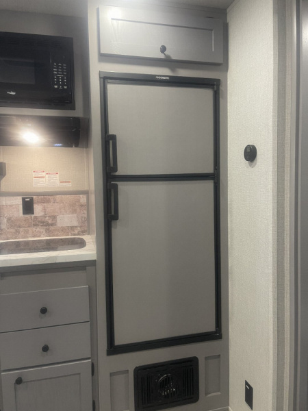 New 2025 BISON TRAILERS SV8313B.S.R. SLIDE