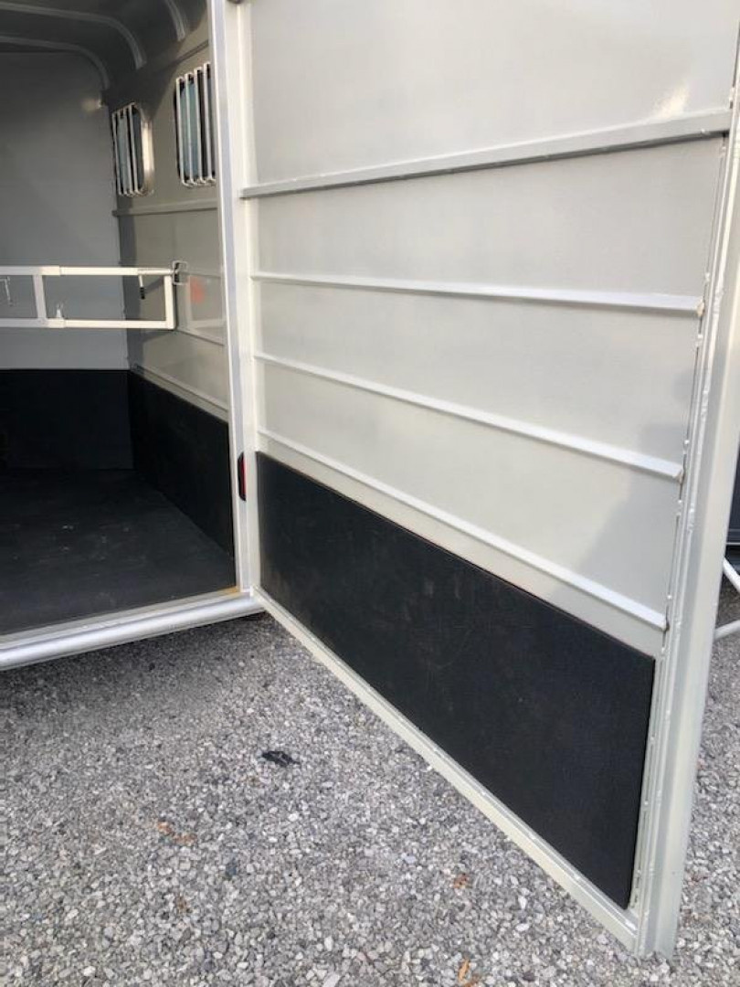 New 2025 Calico Trailers 2H BP Horse Trailer