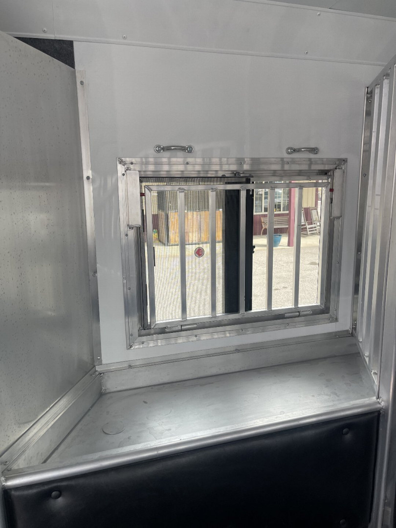 New 2025 Merhow Trailers 8414-B RWS Horse Trailer