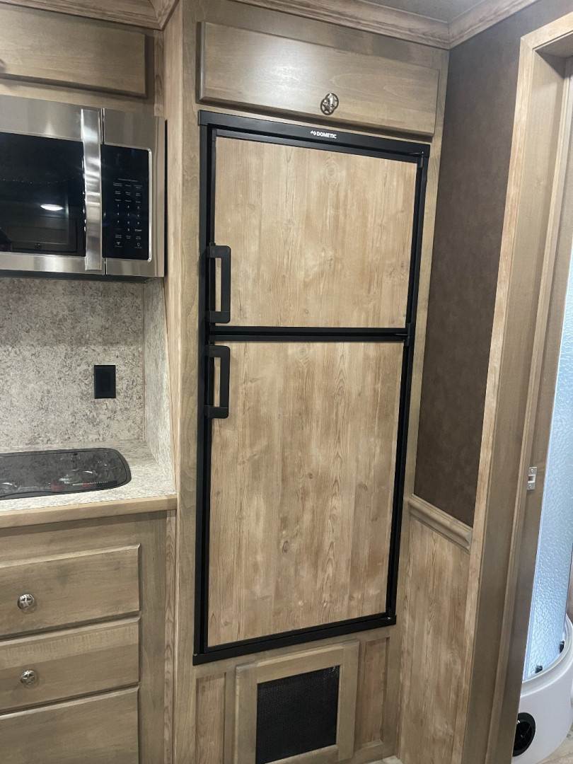 New 2025 Merhow Trailers 8414-B RWS Horse Trailer