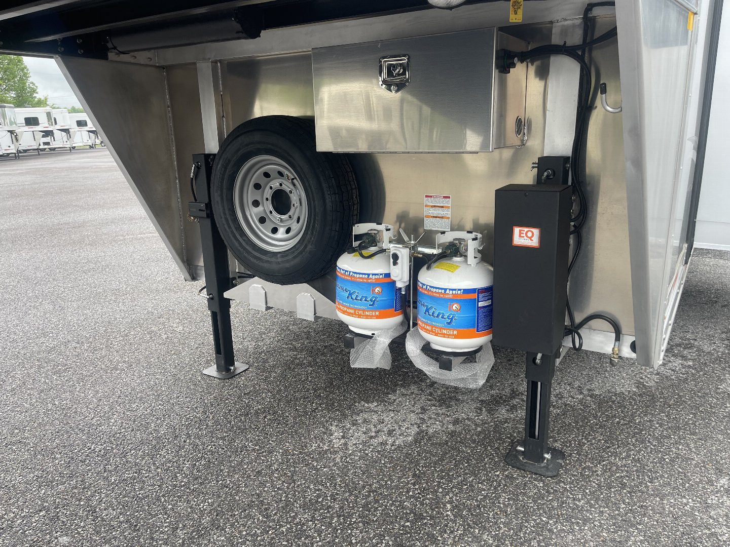 New 2025 Merhow Trailers 8414-B RWS Horse Trailer