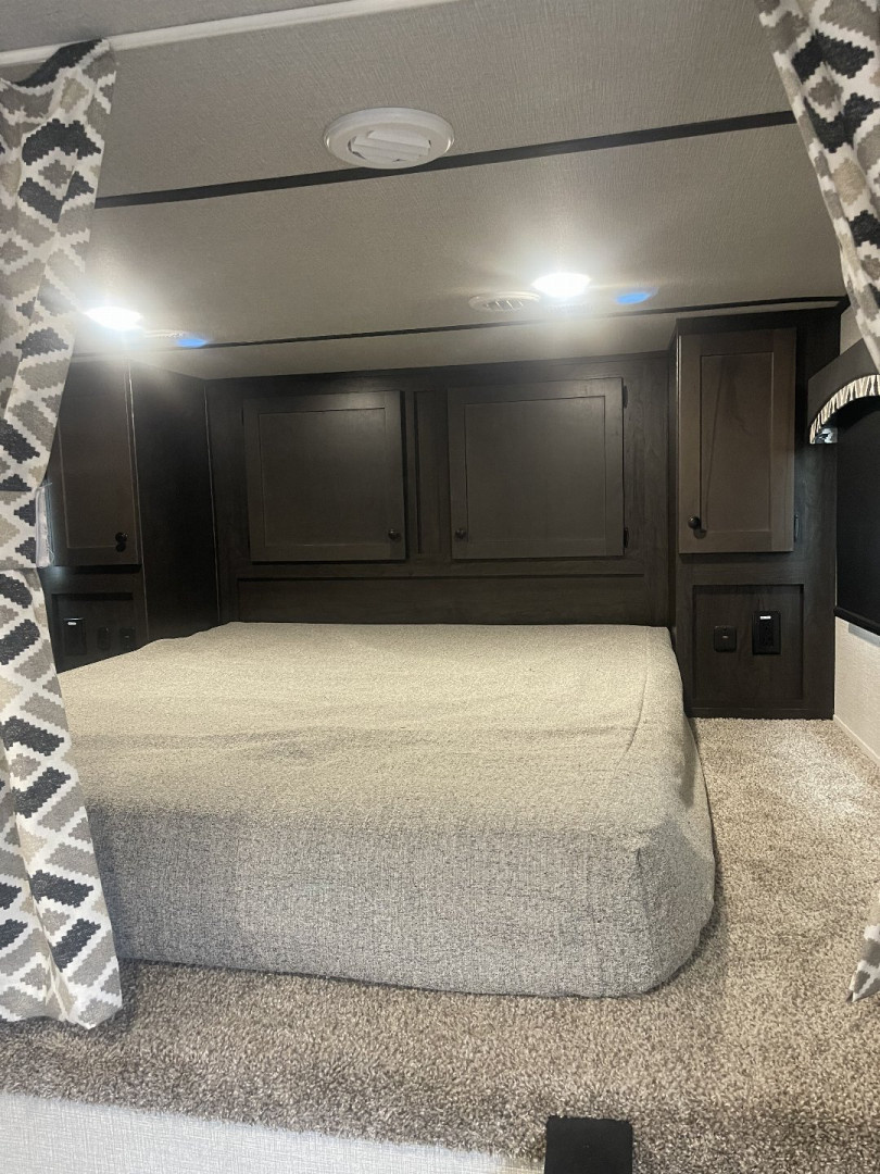 New 2025 BISON TRAILERS SV8313B.S.R. SLIDE