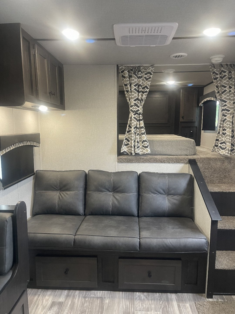 New 2025 BISON TRAILERS SV8313B.S.R. SLIDE