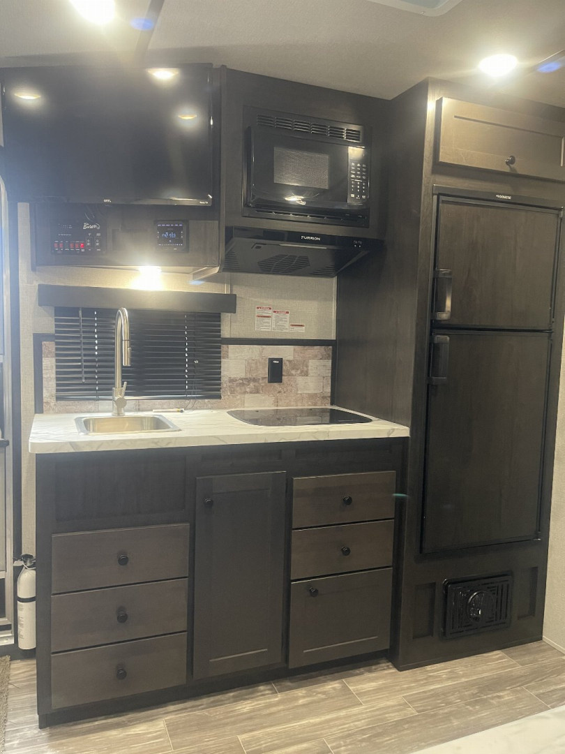 New 2025 BISON TRAILERS SV8313B.S.R. SLIDE