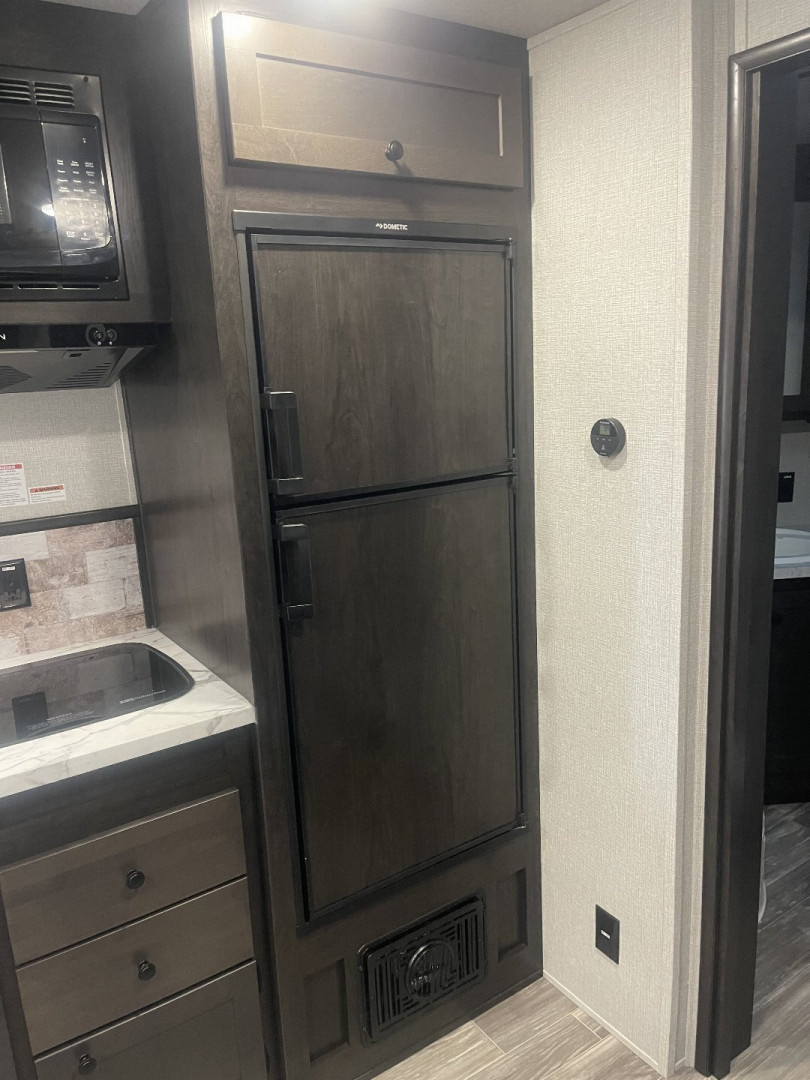 New 2025 BISON TRAILERS SV8313B.S.R. SLIDE