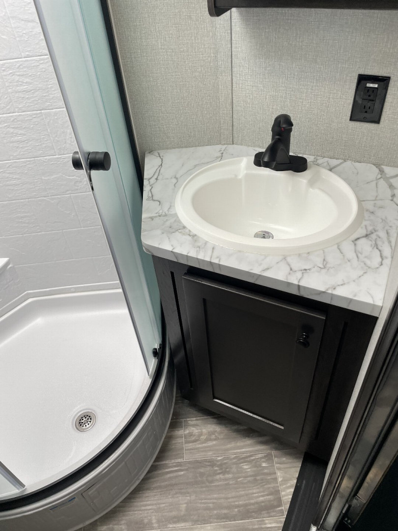 New 2025 BISON TRAILERS SV8313B.S.R. SLIDE