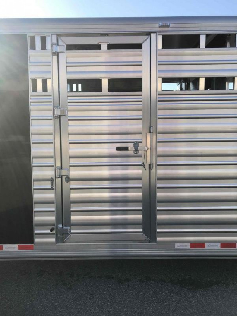 New 2025 Cimarron Trailers Lonestar GN Livestock Trailer