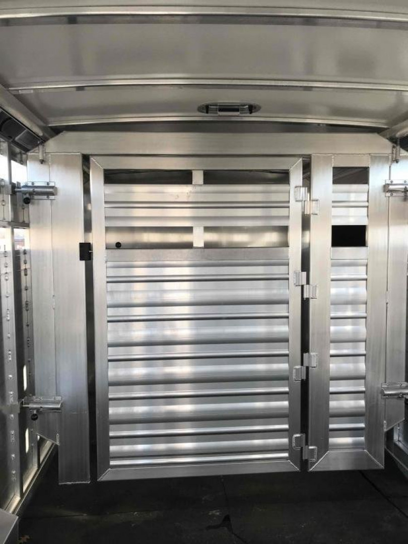 New 2025 Cimarron Trailers Lonestar GN Livestock Trailer