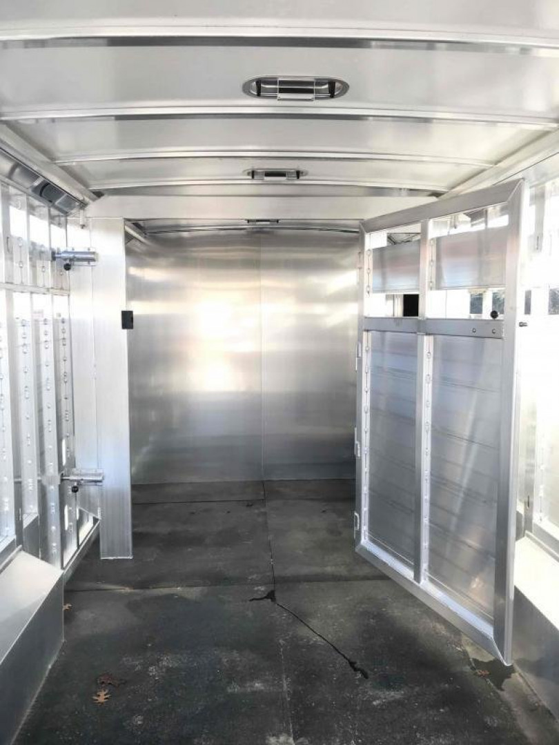 New 2025 Cimarron Trailers Lonestar GN Livestock Trailer