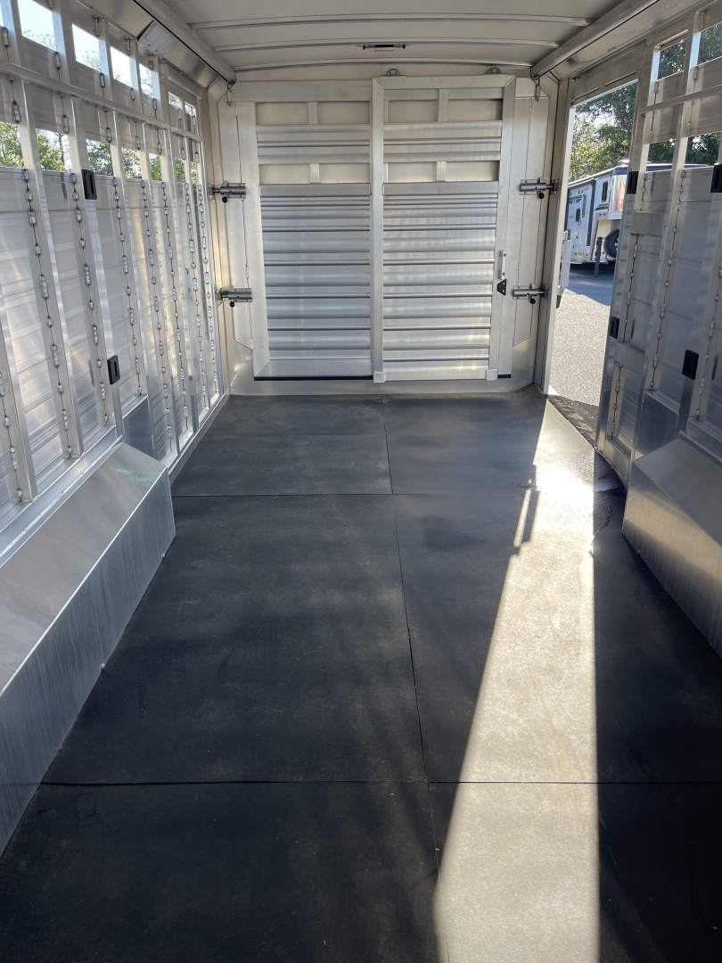 New 2025 Cimarron Trailers Lonestar GN Livestock Trailer