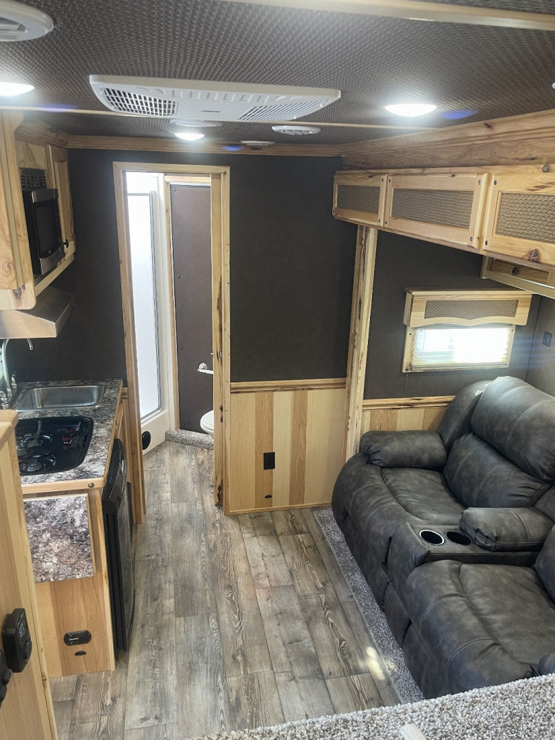 Used 2025 Merhow Trailers 7309 RK-S Horse Trailer