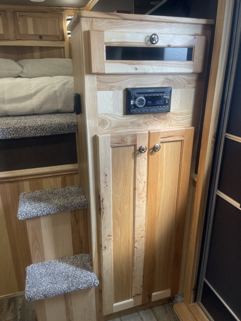 Used 2025 Merhow Trailers 7309 RK-S Horse Trailer