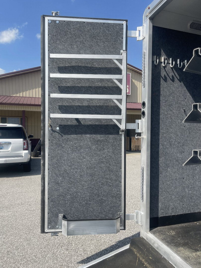 Used 2025 Merhow Trailers 7309 RK-S Horse Trailer