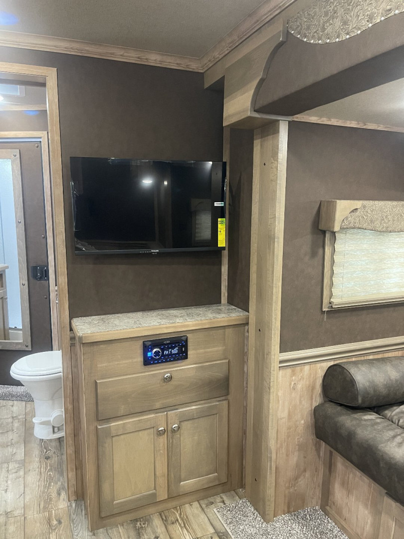 New 2025 Merhow Trailers 8314-B RWS Horse Trailer