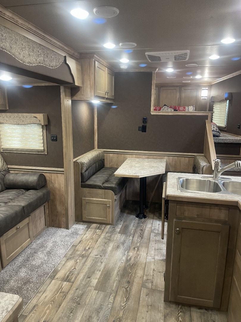 New 2025 Merhow Trailers 8314-B RWS Horse Trailer