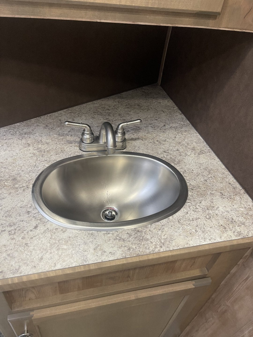 New 2025 Merhow Trailers 8314-B RWS Horse Trailer