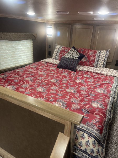 New 2025 Merhow Trailers 8314-B RWS Horse Trailer