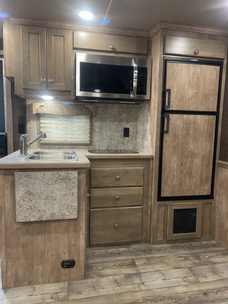 New 2025 Merhow Trailers 8314-B RWS Horse Trailer