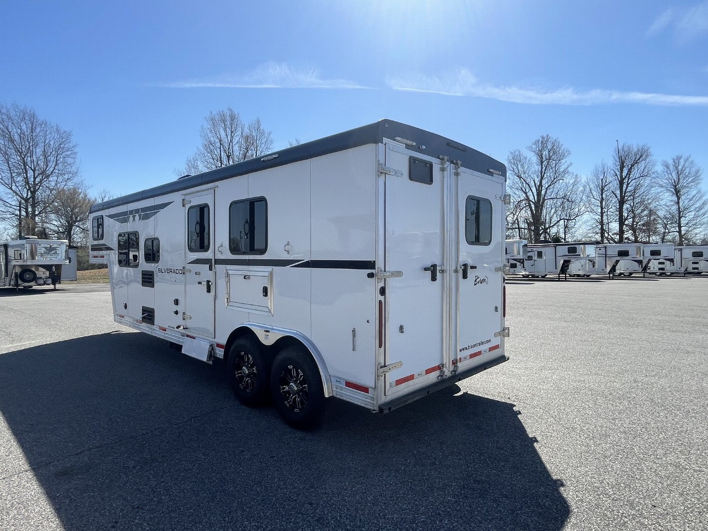 New 2025 Bison Trailers SV8209B Horse Trailer