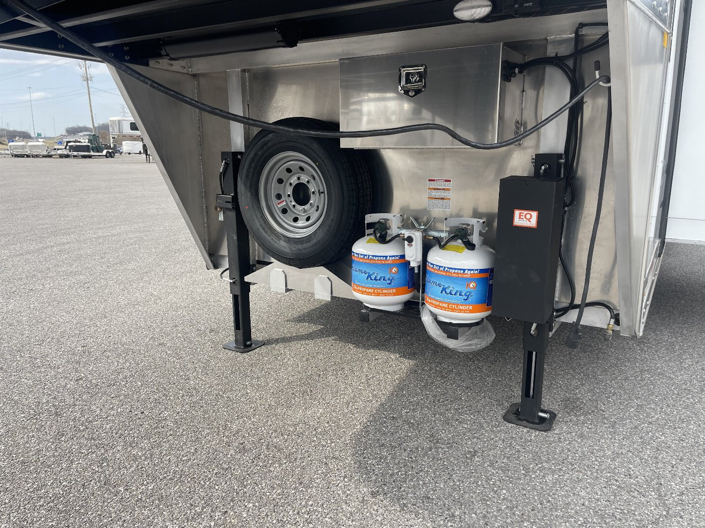 New 2025 Merhow Trailers 8314-B RWS Horse Trailer