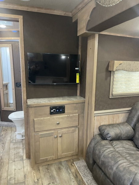 New 2025 Merhow Trailers 8314-B RWS Horse Trailer