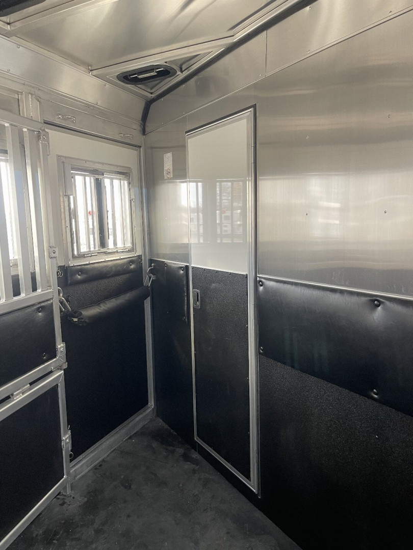 New 2025 Merhow Trailers BRONCO 4H Horse Trailer