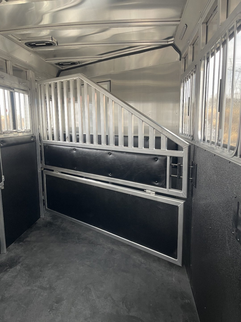New 2025 Merhow Trailers BRONCO 4H Horse Trailer
