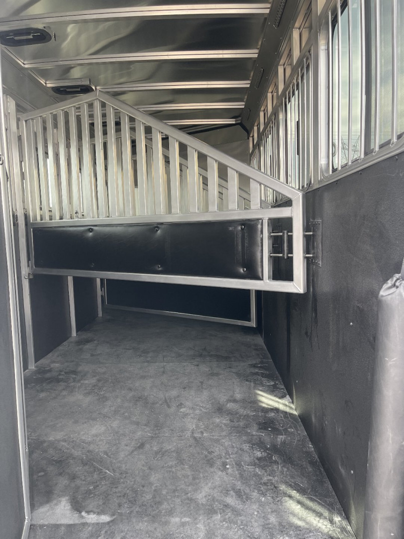 New 2025 Merhow Trailers BRONCO 4H Horse Trailer